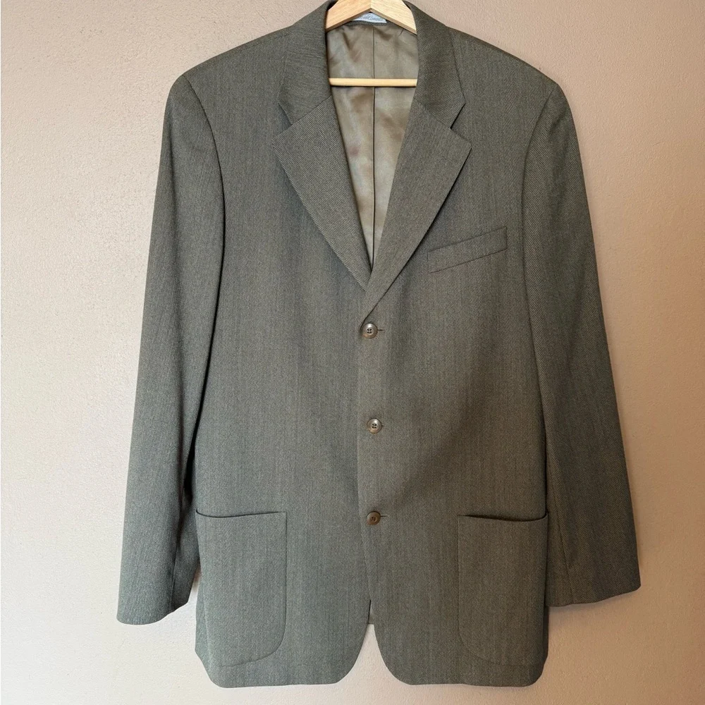 Bachrach Men's Three Button 100% Wool Classic Sports Coat Blazer Size 44T Taupe